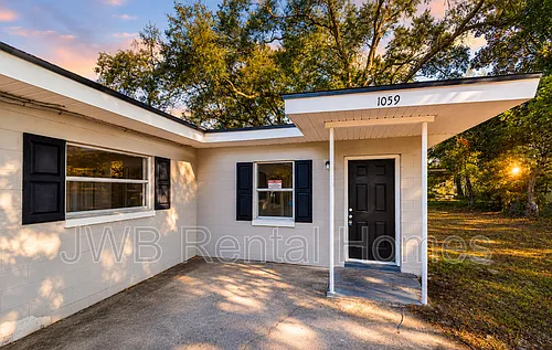 1059 Glencarin St Photo 1