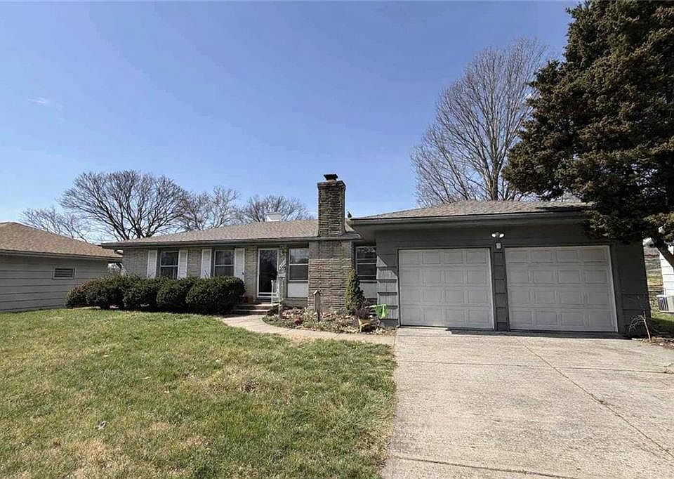 1st image of 4950 NE Chouteau Dr