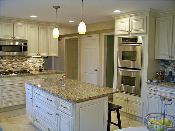 3rd image of 16 Conway Springs Dr