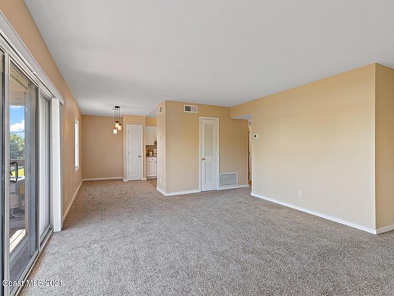 4th image of 913 S Colonial Ct #0