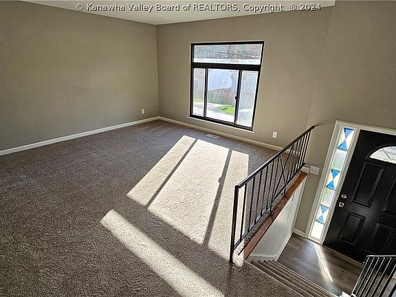 5th image of 102 Stratford Pl