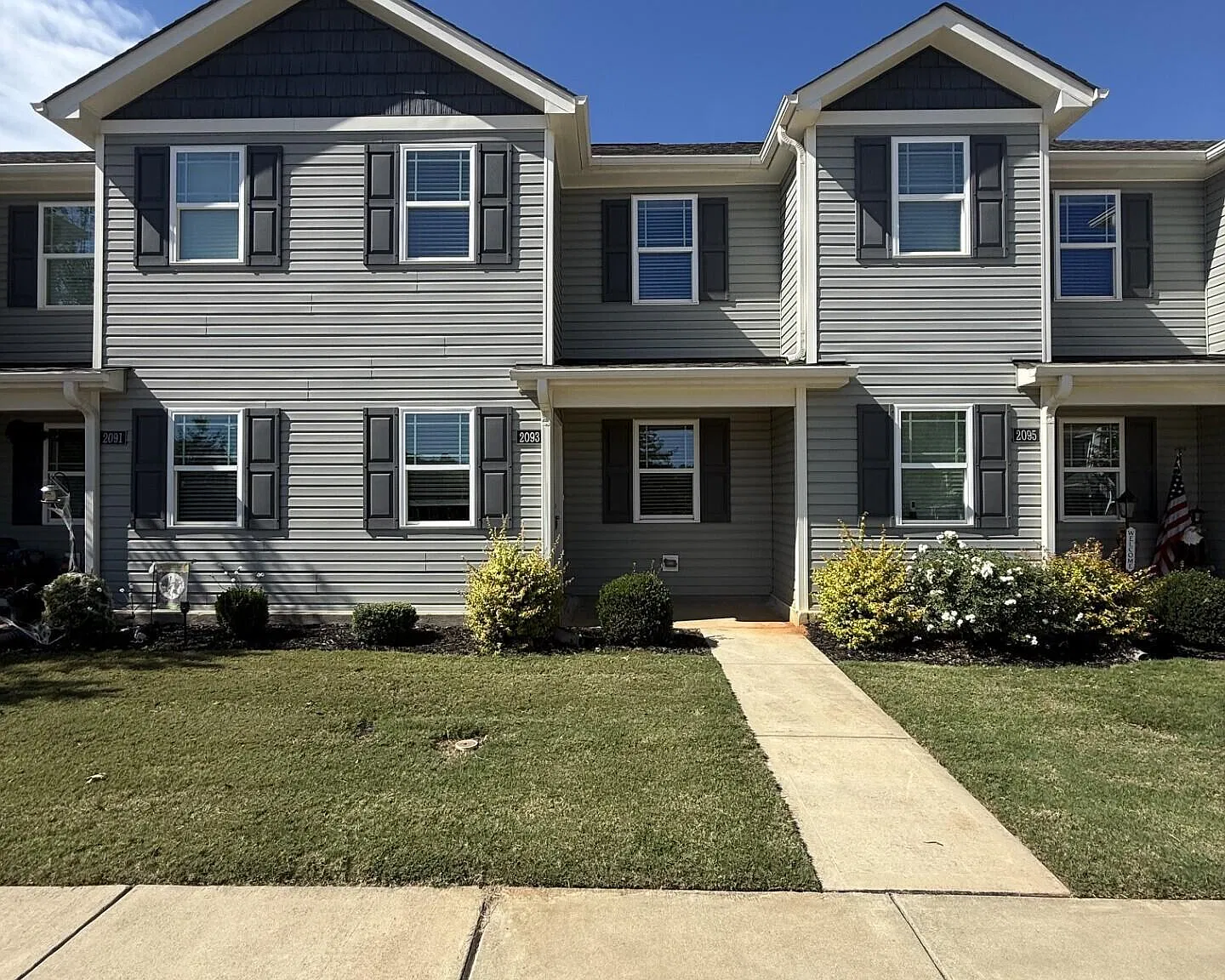 2 bed, 2.5 bath, 1033 sqft, $1,395 — Photo 1