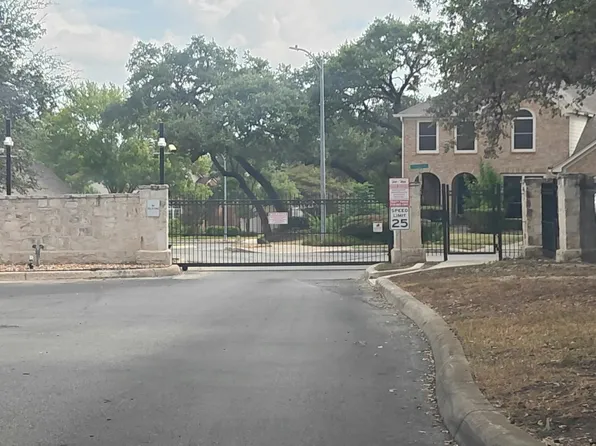 8807 Brae Crest Dr, San Antonio, TX 78249