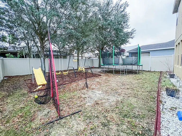 402 Rock Springs Cir — Photo 32