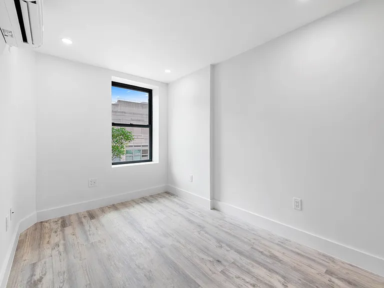 557 2nd Ave #3 — Photo 10