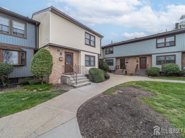 7 Highview Dr, Woodbridge, NJ 07095