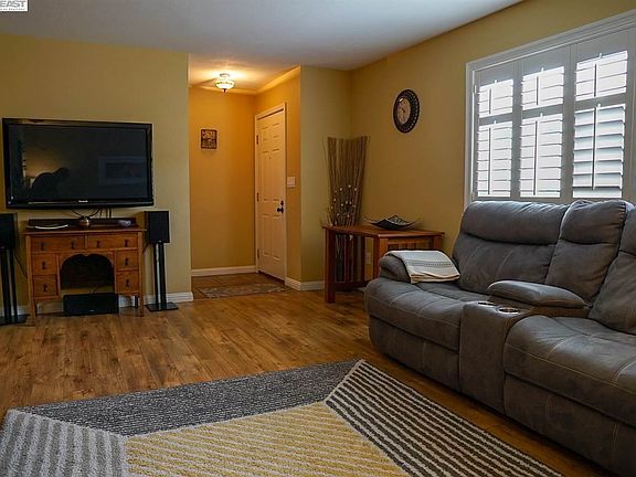 4th image of 743 Saint Michael Cir