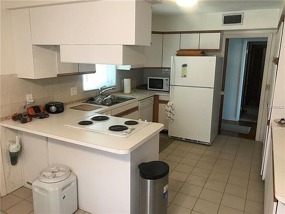 5th image of 210 Bayside Dr