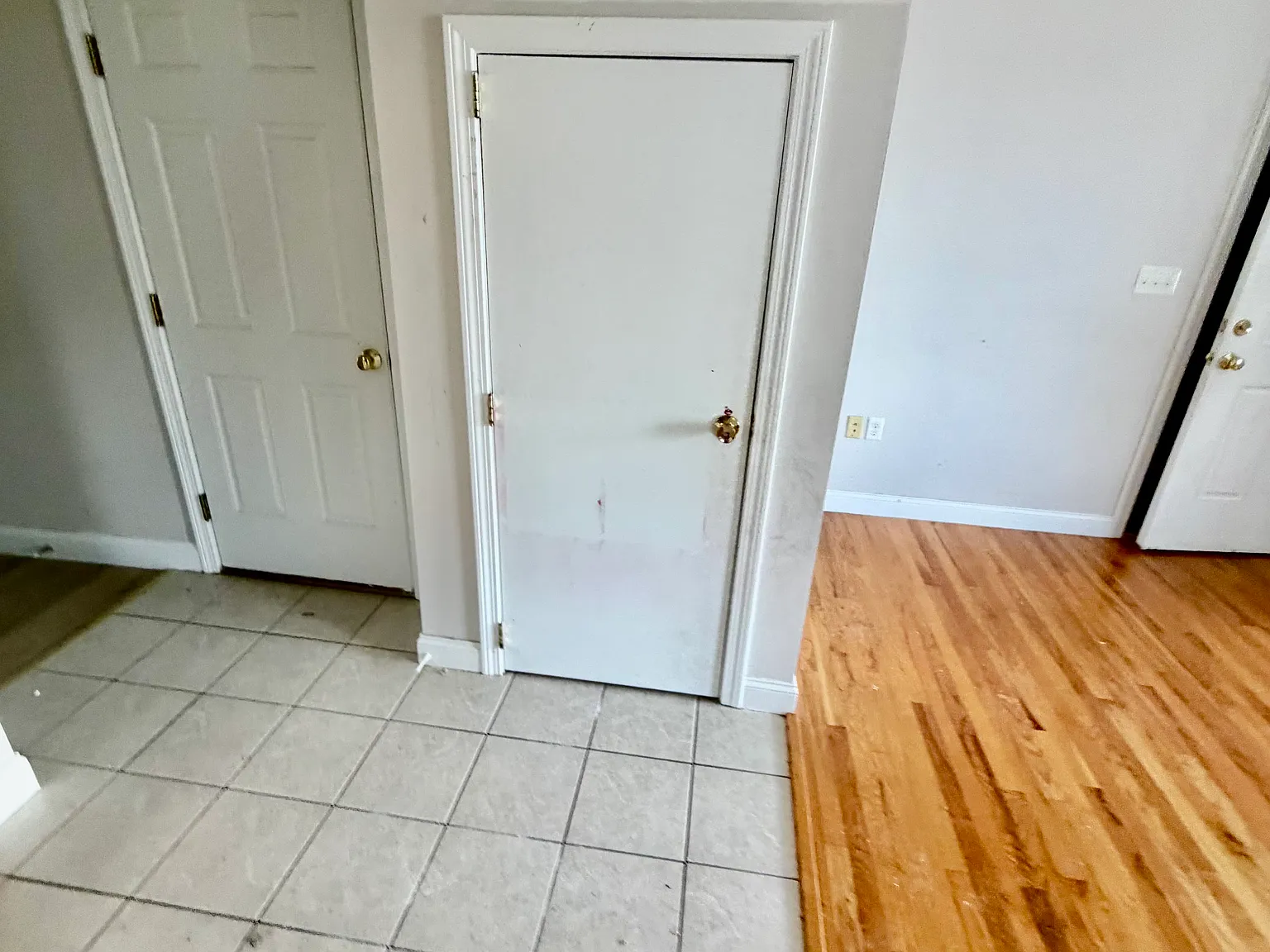3 bed, 1350 sqft, $2,500 — Photo 3