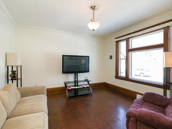 4th image of 476 York Ave