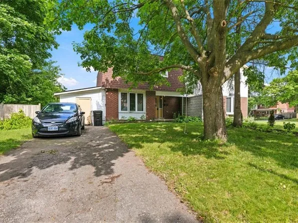 6 Tamarack Ct, Cambridge, ON N3C 3A8