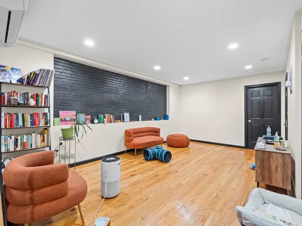 609 Lexington Avenue image 32 of 43