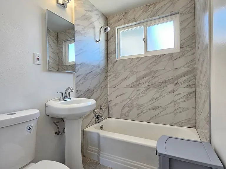 225 N Helena St — Photo 10