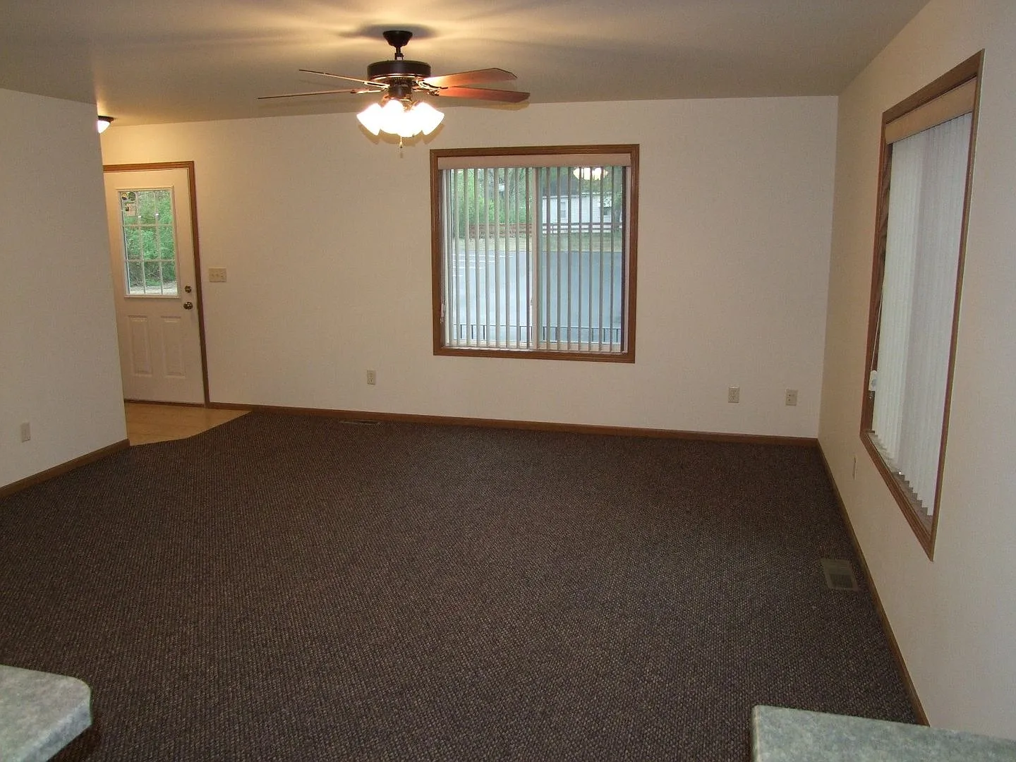 4 bed, 2019 sqft, $1,900 — Photo 3