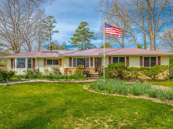 607 Carolina Ave, Signal Mountain, TN 37377