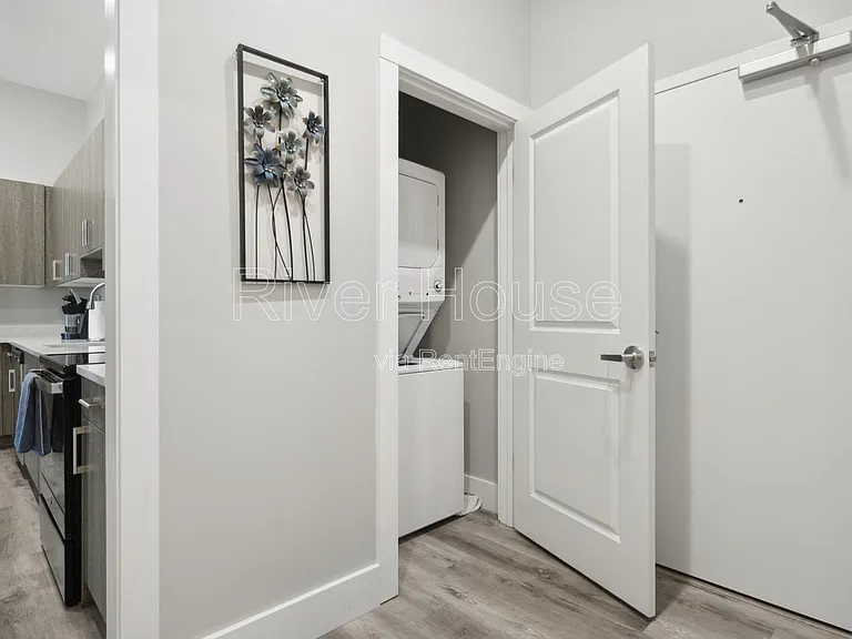 102 River House Pl #2N — Photo 9