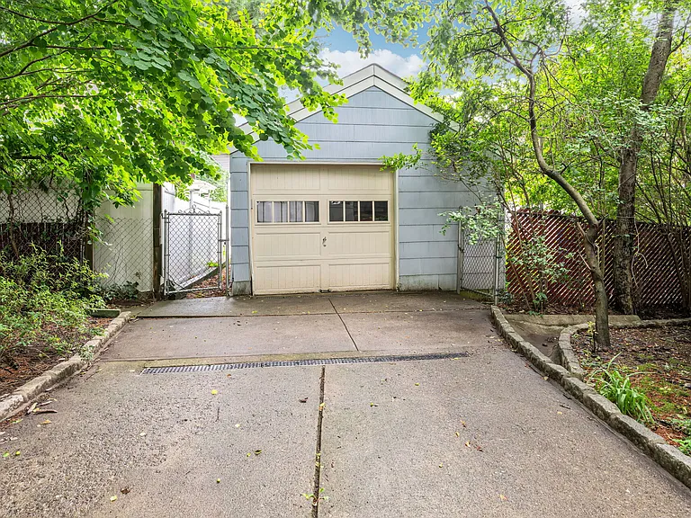 133 Highwood Ave — Photo 31