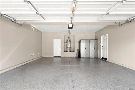 3 bed, 2.5 bath, 1980 sqft, $3,300 — Photo 3