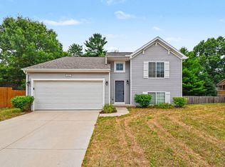 1202 Pinewood Dr, Greenville, MI 48838