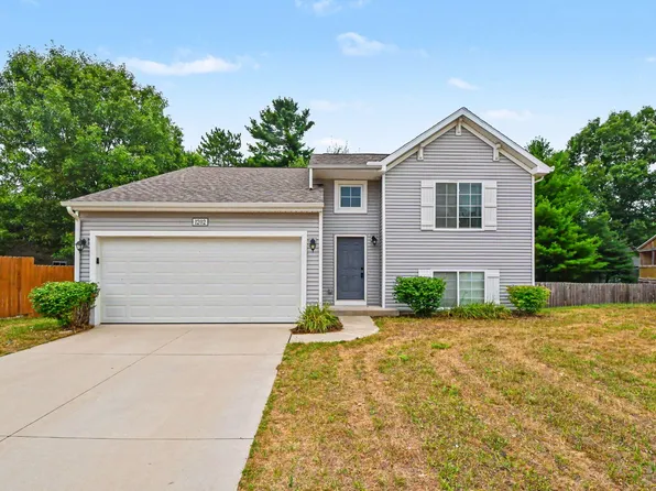 1202 Pinewood Dr, Greenville, MI 48838