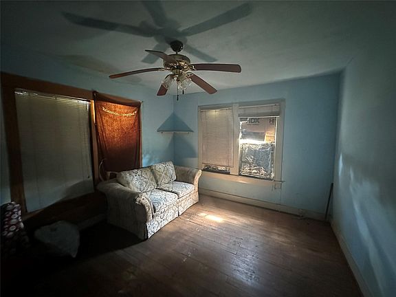 2nd image of 3818 Colley St