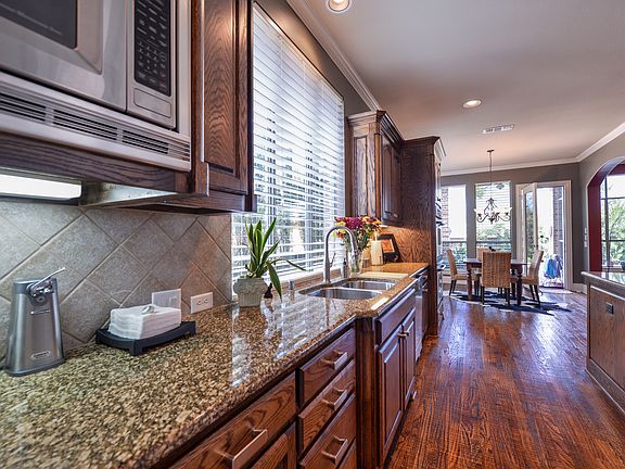 2nd image of 2109 Surrey Ln