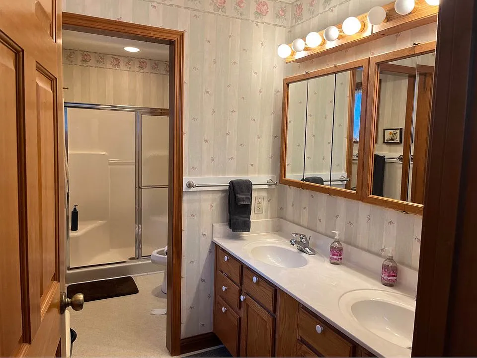 4 bed, 2589 sqft, $2,500 — Photo 3