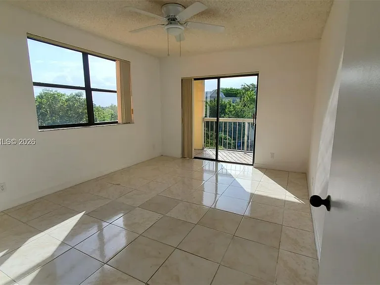 8160 Geneva Ct #412 — Photo 5