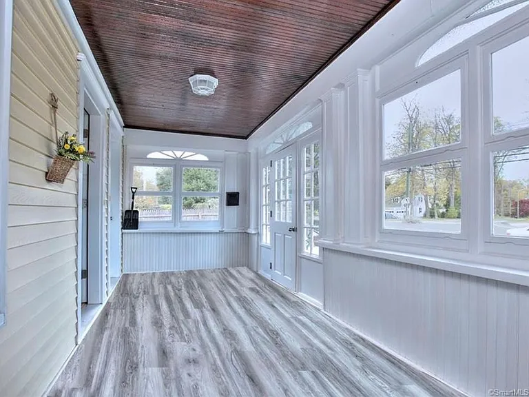 19 Maple Ave N #2 — Photo 2