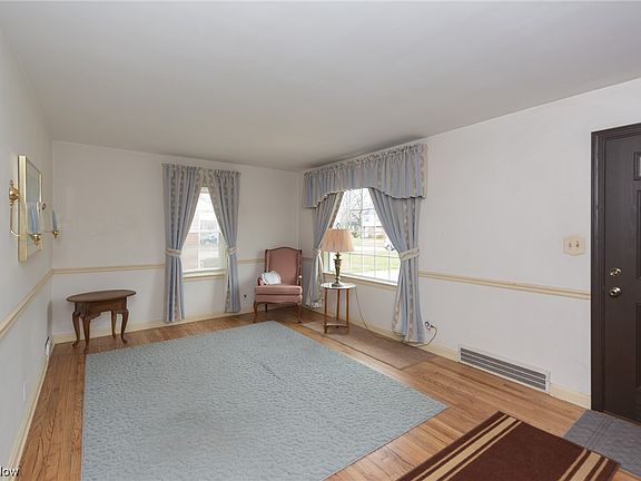 4th image of 228 Forest Park Dr
