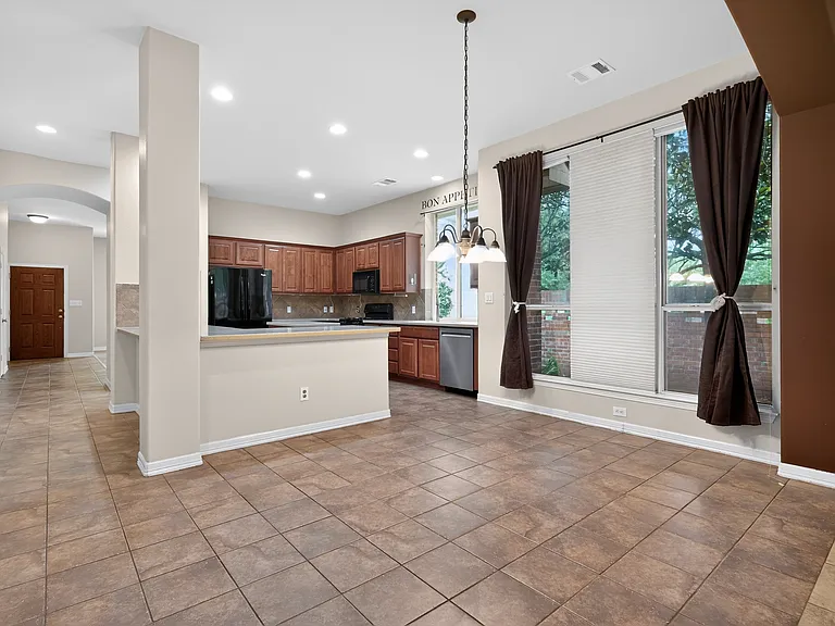 4308 Park Vista Trl — Photo 16