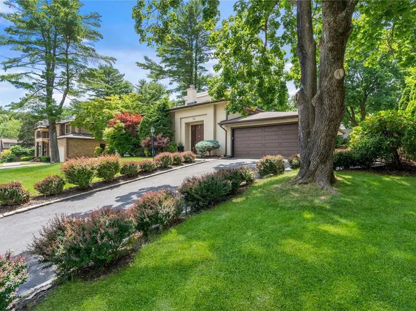 56 Shadetree Lane, Roslyn Heights, NY 11577