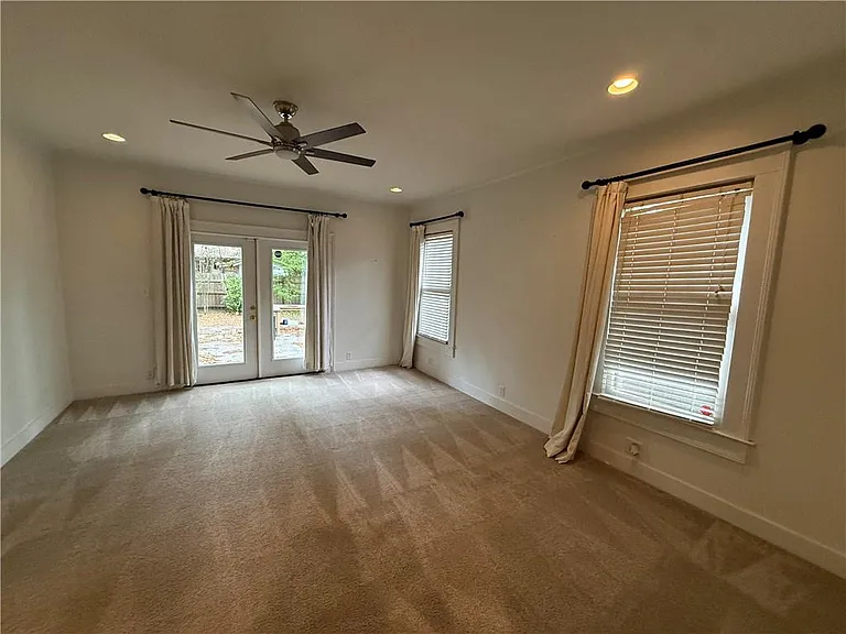 1660 Laurel St — Photo 16