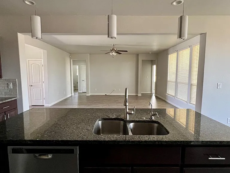 605 Dupont Ct — Photo 6