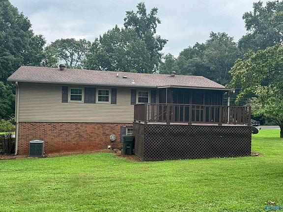 5th image of 1206 Wildwood Dr