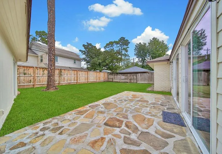 10042 Briar Forest Dr — Photo 45
