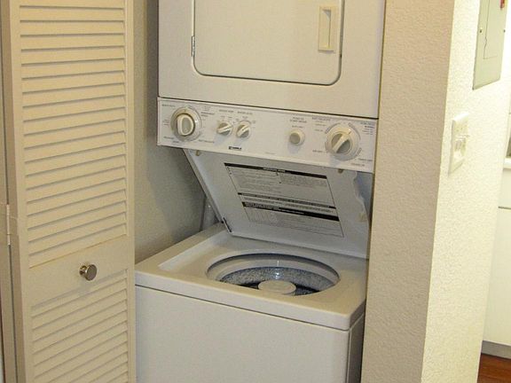 4th image of 201 Harrison St APT 808