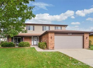 2428 Pheasant St, Woodridge, IL 60517