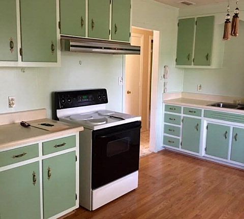 2nd image of 1423 W Magnolia St