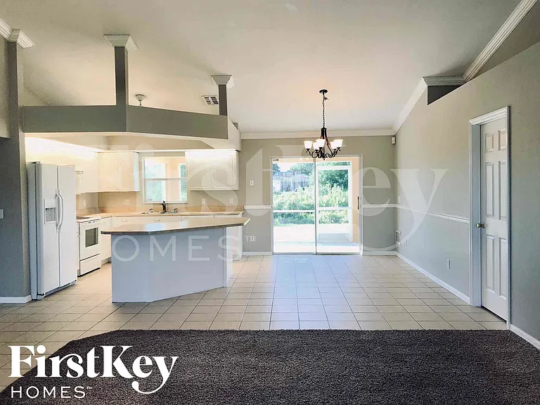 3807 25th St SW — Photo 4
