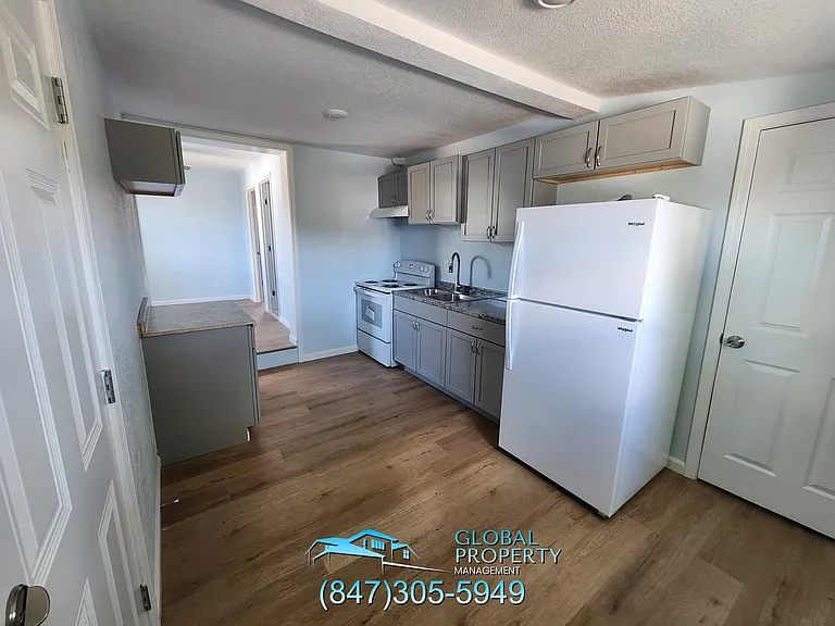 Lakefront Apartments — Photo 43