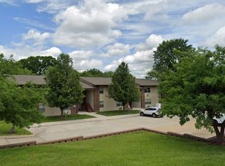 125 Crescent Lake Rd #211, Saint Clair, MO 63077