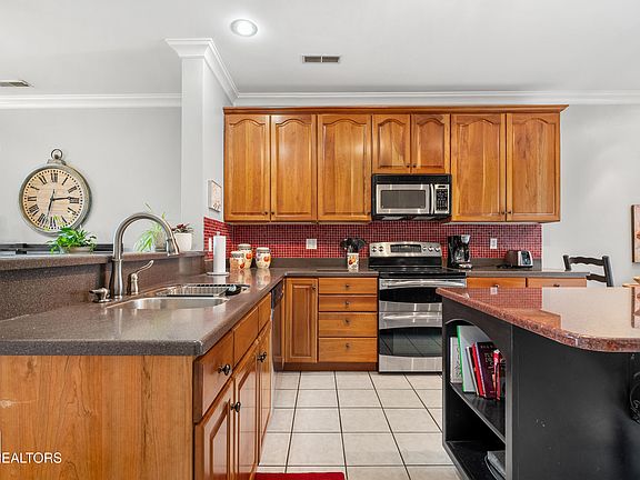 3rd image of 807 Poets Corner Way