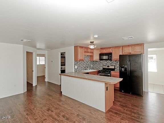 5th image of 3042 Lake Cir
