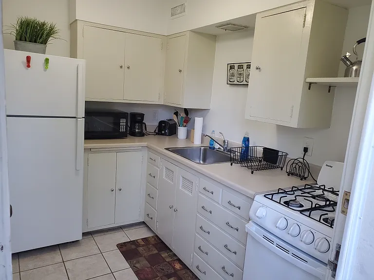 Historic McKennan Park Apt #5 Kitchen