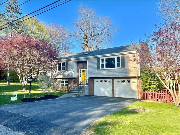 11 Brown Ave, Barrington, RI 02806