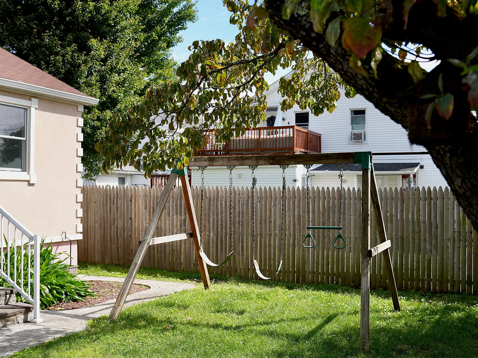4 bed, 1344 sqft, $3,100 — Photo 2