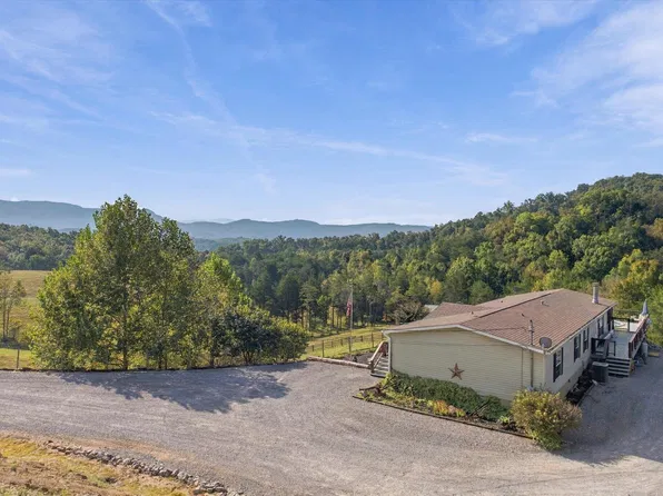 2079 Stillhouse Rd, Dandridge, TN 37725