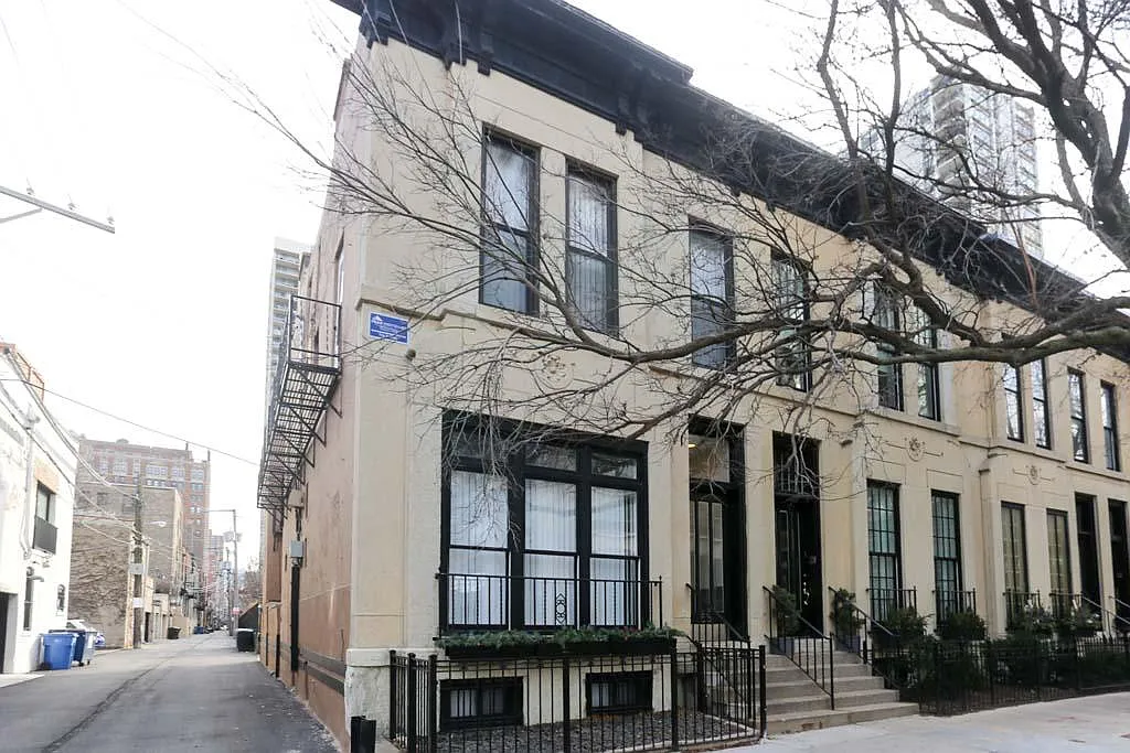 53 W. Burton Pl. — Photo 2