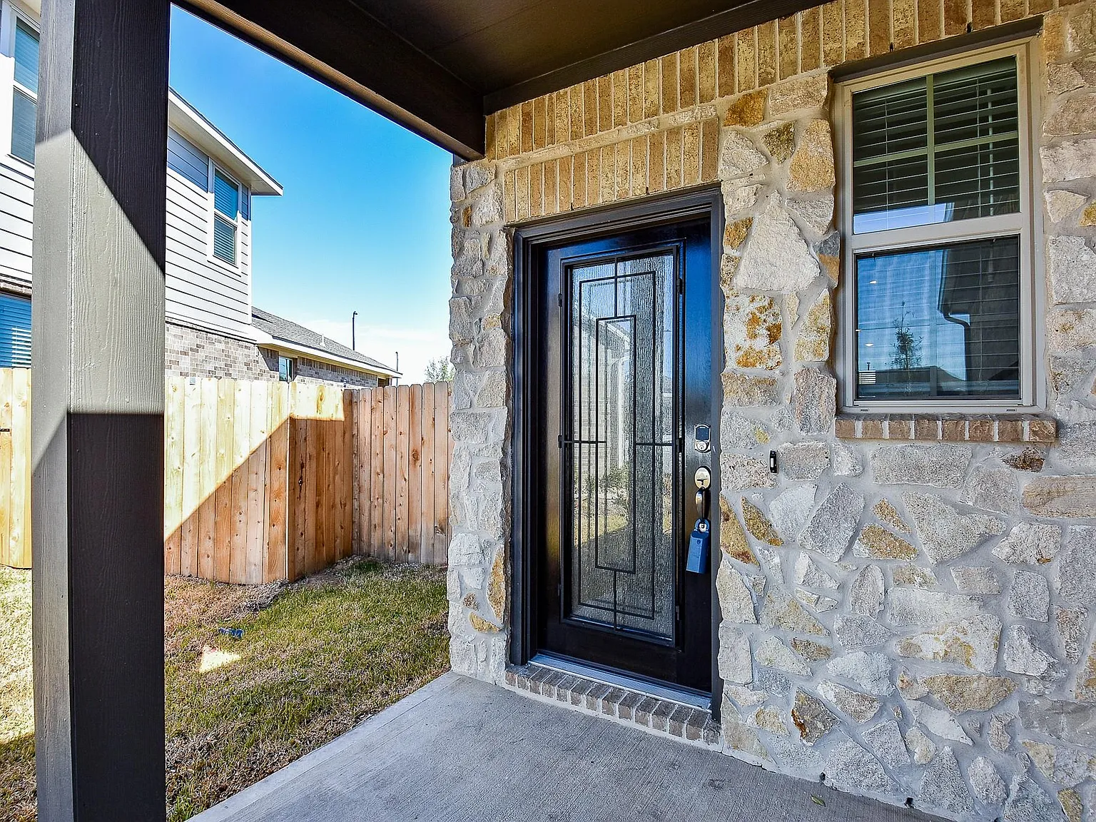 4 bed, 2.5 bath, 2178 sqft, $2,800 — Photo 4